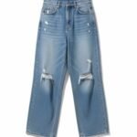 Jeans bota ancha con roturas ligeras – Color celeste